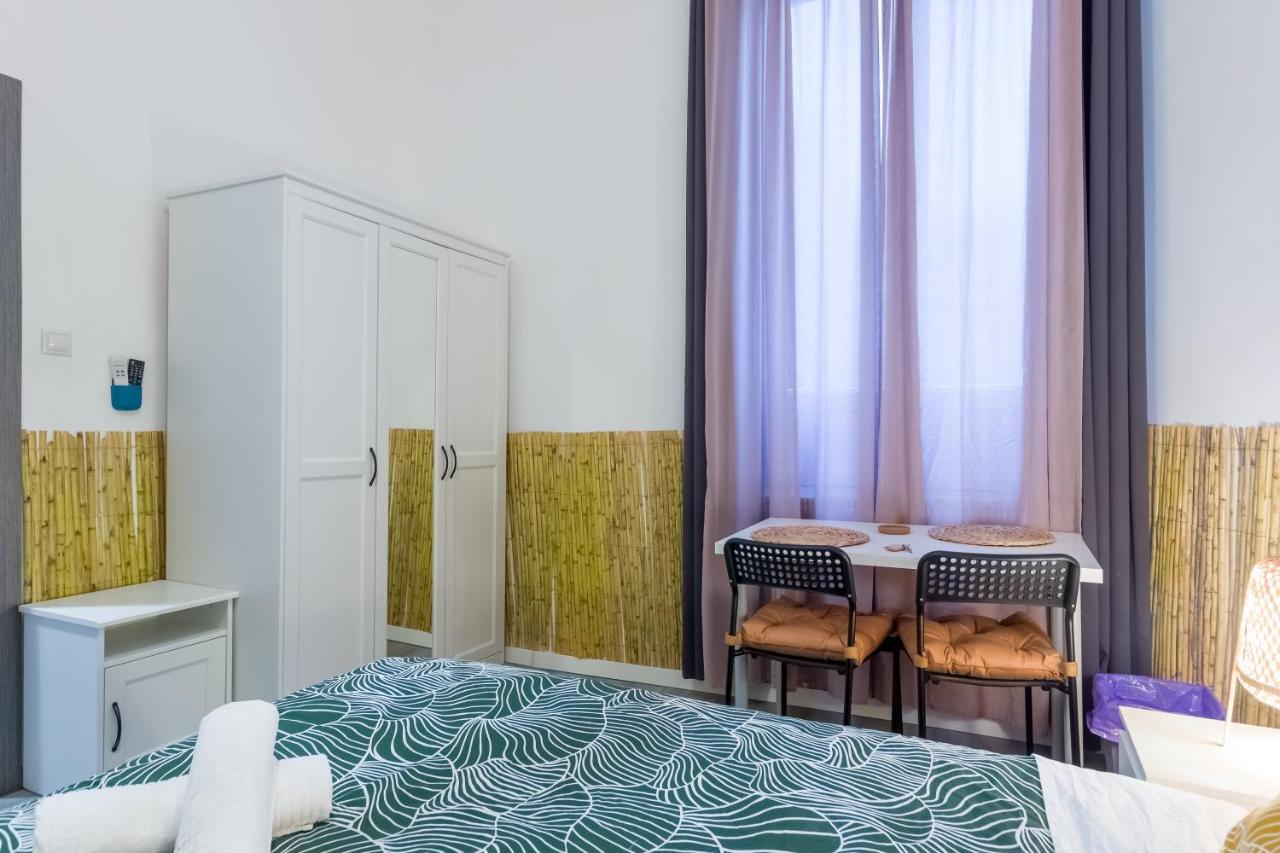 Social - Coliving & Coworking - Madrid Hostel Bagian luar foto